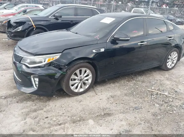 5XXGT4L39JG231854 2018 KIA OPTIMA - Image 2