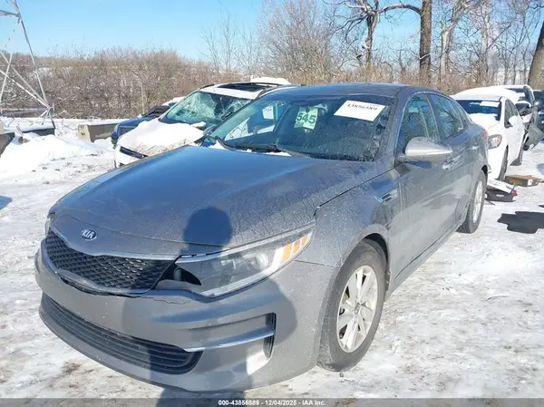 5XXGT4L39JG233720 2018 KIA OPTIMA - Image 2