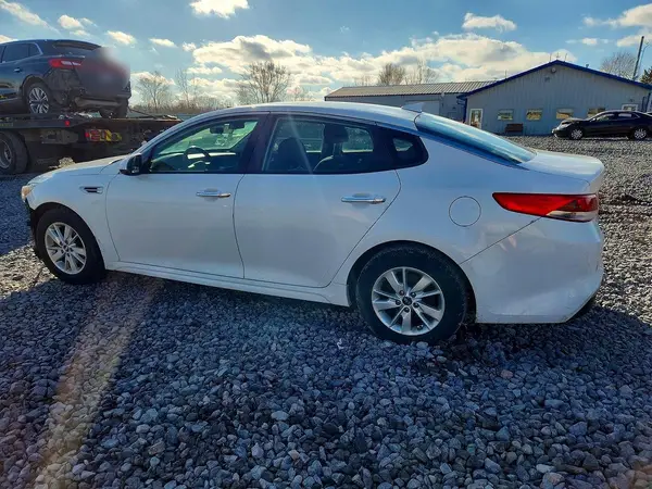 5XXGT4L39JG235032 2018 KIA OPTIMA - Image 2