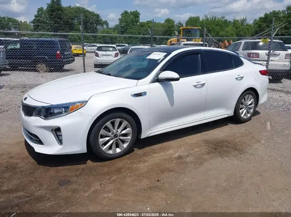 5XXGT4L39JG236777 2018 KIA OPTIMA - Image 2