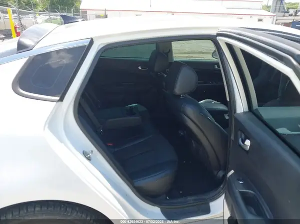 5XXGT4L39JG236777 2018 KIA OPTIMA - Image 8