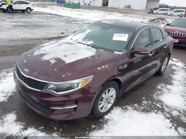 5XXGT4L39JG238741 2018 KIA OPTIMA - Image 2