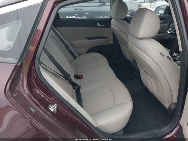 5XXGT4L39JG238741 2018 KIA OPTIMA - Image 8