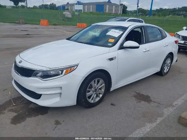 5XXGT4L39JG239503 2018 KIA OPTIMA - Image 2