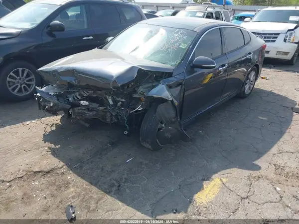 5XXGT4L39JG245785 2018 KIA OPTIMA - Image 2
