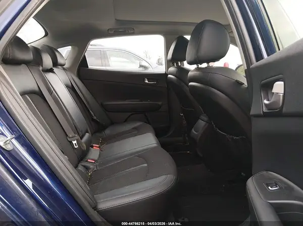 5XXGT4L39JG248847 2018 KIA OPTIMA - Image 8