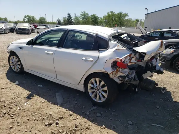 5XXGT4L39JG252249 2018 KIA OPTIMA - Image 2