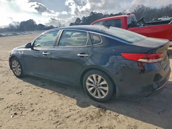 5XXGT4L39JG252333 2018 KIA OPTIMA - Image 2