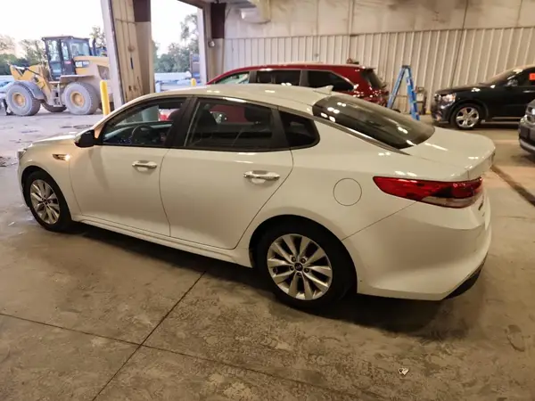 5XXGT4L39JG252672 2018 KIA OPTIMA - Image 2