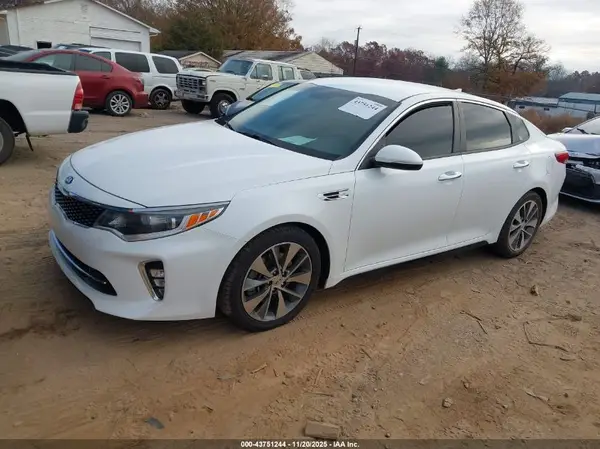 5XXGT4L39JG253224 2018 KIA OPTIMA - Image 2