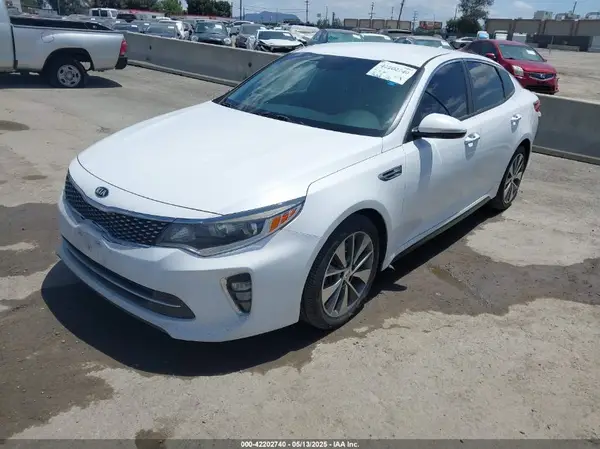 5XXGT4L39JG255863 2018 KIA OPTIMA - Image 2