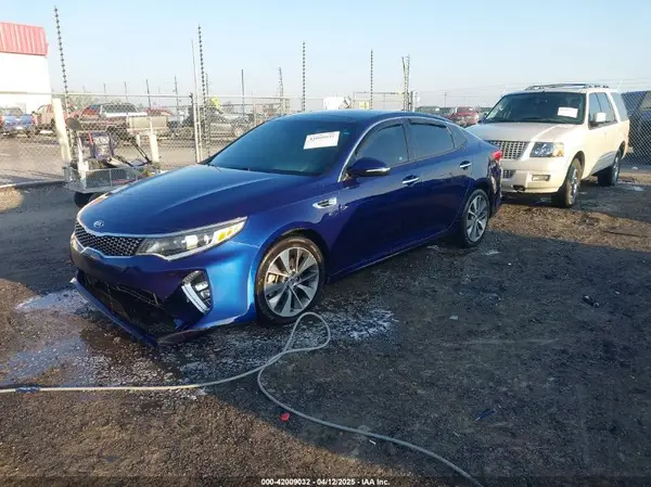 5XXGT4L39JG257726 2018 KIA OPTIMA - Image 2