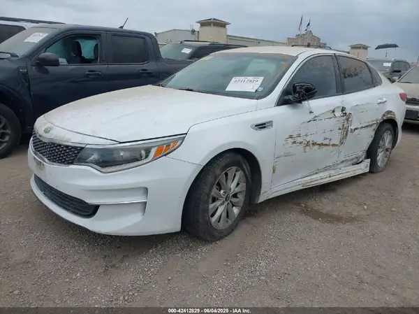5XXGT4L39JG257774 2018 KIA OPTIMA - Image 2