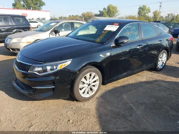 5XXGT4L39JG258066 2018 KIA OPTIMA - Image 2