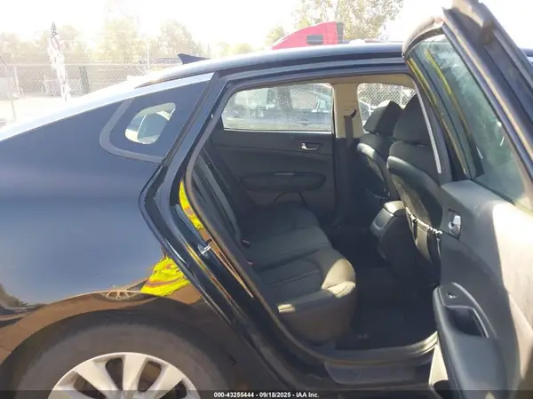 5XXGT4L39JG258066 2018 KIA OPTIMA - Image 8