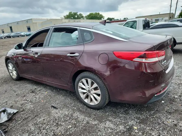 5XXGT4L39JG259573 2018 KIA OPTIMA - Image 2