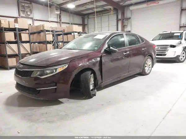 5XXGT4L39JG259587 2018 KIA OPTIMA - Image 2
