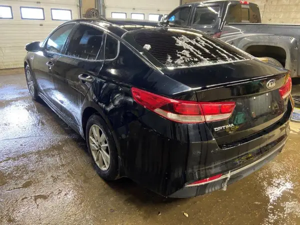 5XXGT4L39JG259735 2018 KIA OPTIMA - Image 2