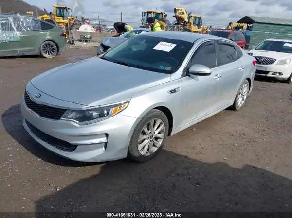 5XXGT4L39JG264045 2018 KIA OPTIMA - Image 2