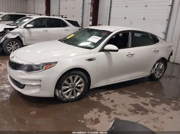 5XXGT4L39JG264109 2018 KIA OPTIMA - Image 2