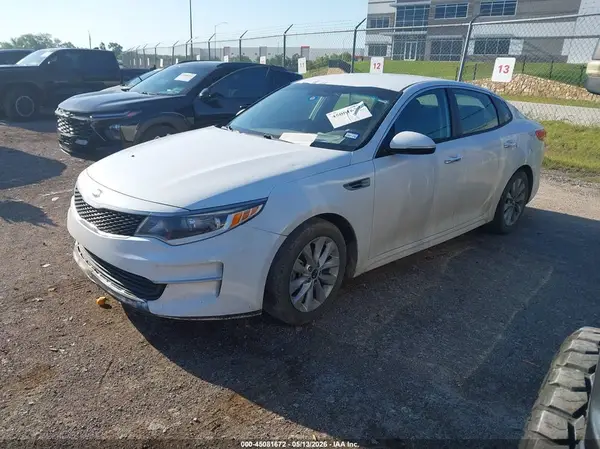 5XXGT4L39JG264966 2018 KIA OPTIMA - Image 2