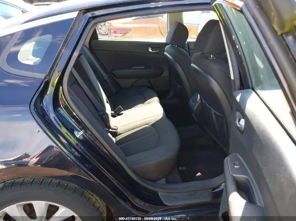 5XXGT4L39JG265163 2018 KIA OPTIMA - Image 8