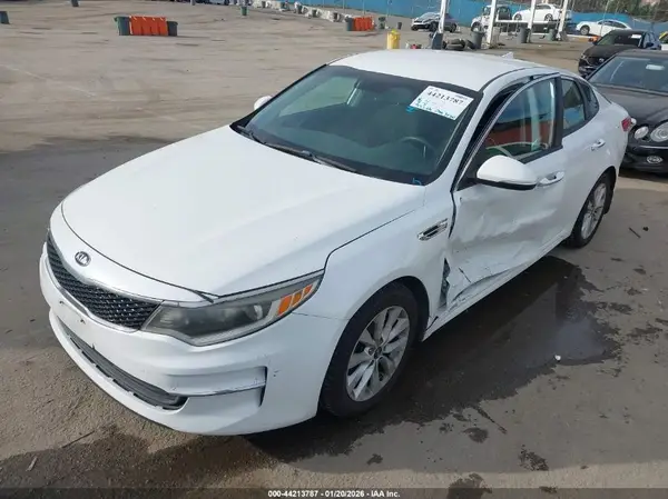 5XXGT4L39JG266099 2018 KIA OPTIMA - Image 2