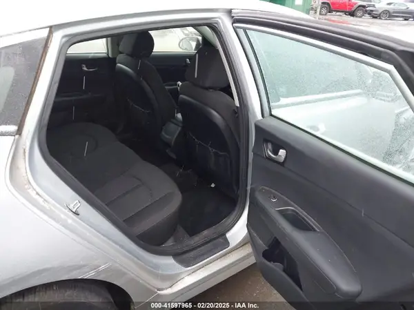 5XXGT4L39JG266426 2018 KIA OPTIMA - Image 8