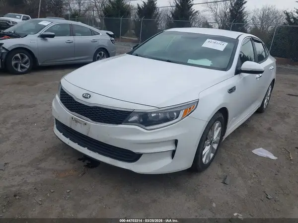 5XXGT4L39JG268449 2018 KIA OPTIMA - Image 2