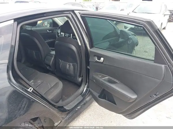 5XXGT4L39JG269231 2018 KIA OPTIMA - Image 8