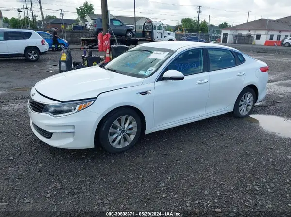 5XXGT4L39JG270363 2018 KIA OPTIMA - Image 2