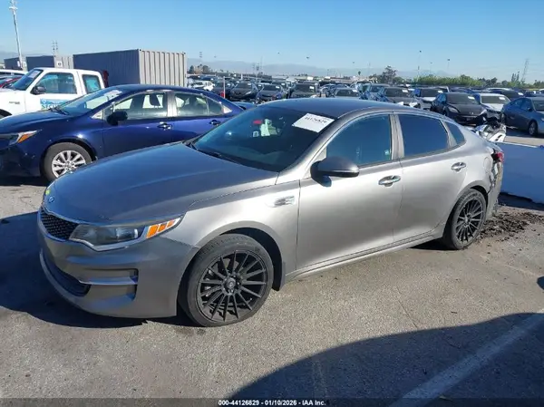 5XXGT4L39JG274199 2018 KIA OPTIMA - Image 2