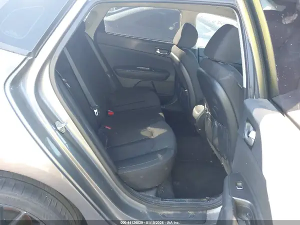 5XXGT4L39JG274199 2018 KIA OPTIMA - Image 8