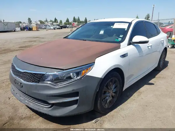 5XXGT4L39JP258889 2018 KIA OPTIMA - Image 2
