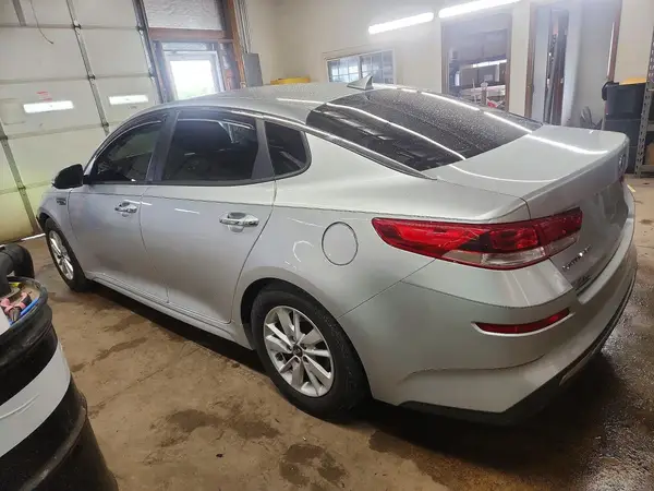 5XXGT4L39KG281686 2019 KIA OPTIMA - Image 2