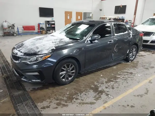 5XXGT4L39KG295779 2019 KIA OPTIMA - Image 2
