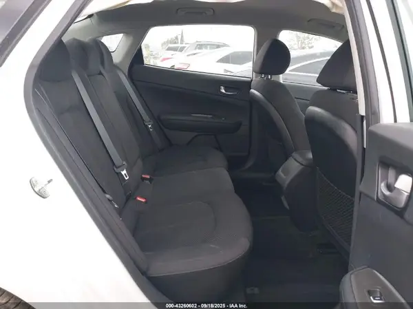5XXGT4L39KG371582 2019 KIA OPTIMA - Image 8