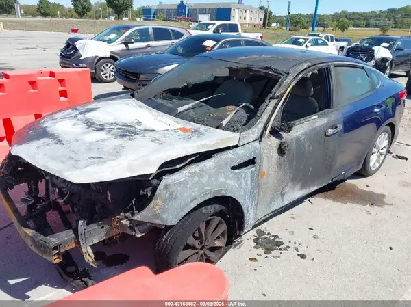 5XXGT4L3XGG002110 2016 KIA OPTIMA - Image 2