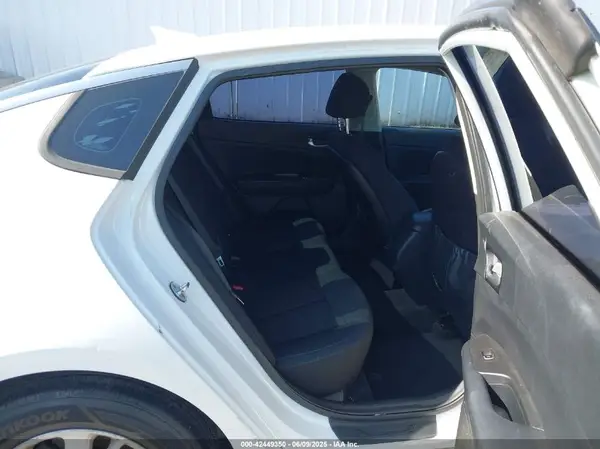5XXGT4L3XGG019697 2016 KIA OPTIMA - Image 8