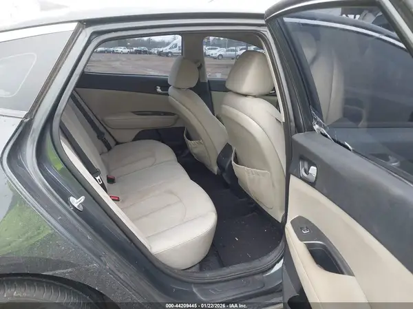 5XXGT4L3XGG028058 2016 KIA OPTIMA - Image 8