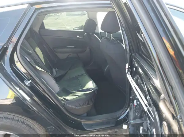 5XXGT4L3XGG037410 2016 KIA OPTIMA - Image 8
