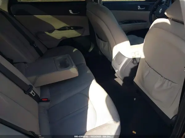 5XXGT4L3XGG081858 2016 KIA OPTIMA - Image 8