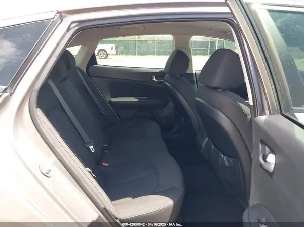 5XXGT4L3XGG098143 2016 KIA OPTIMA - Image 8