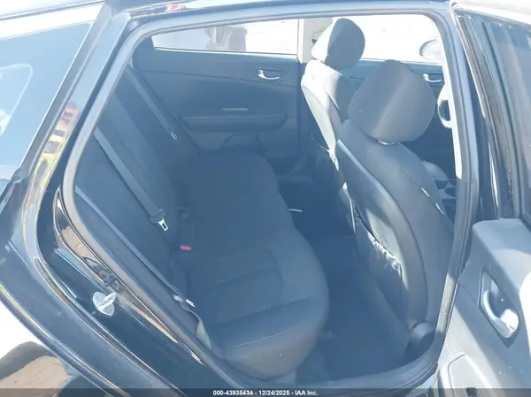 5XXGT4L3XGG098997 2016 KIA OPTIMA - Image 8