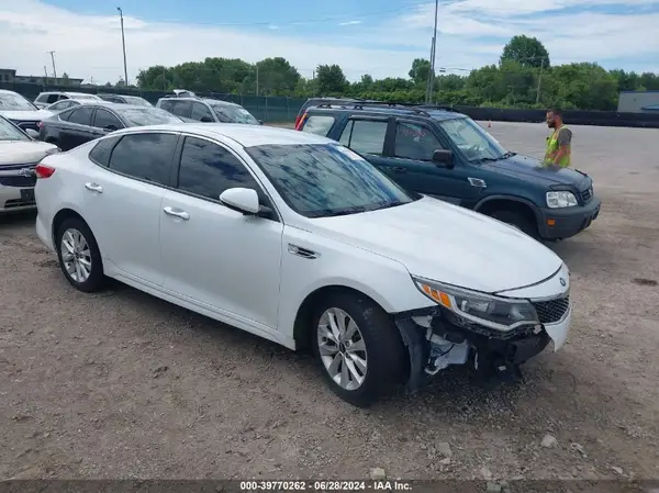 5XXGT4L3XHG131367 2017 KIA OPTIMA - Image 1