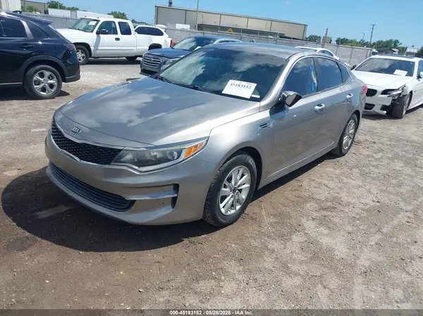 5XXGT4L3XHG142577 2017 KIA OPTIMA - Image 2