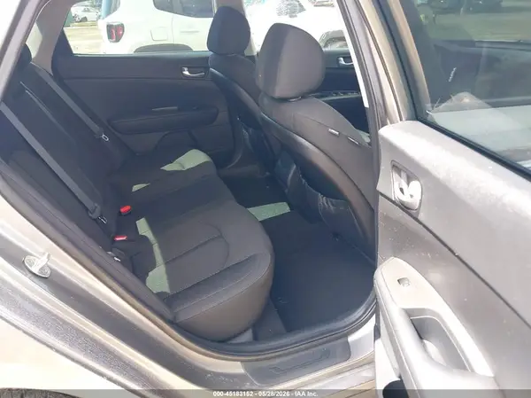 5XXGT4L3XHG142577 2017 KIA OPTIMA - Image 8