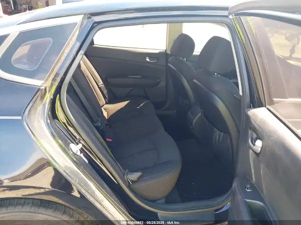 5XXGT4L3XHG149125 2017 KIA OPTIMA - Image 8