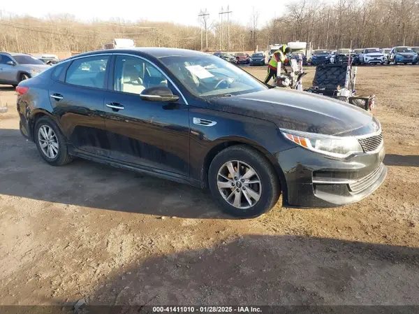 5XXGT4L3XHG152476 2017 KIA OPTIMA - Image 1