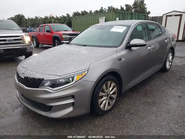 5XXGT4L3XHG155121 2017 KIA OPTIMA - Image 2